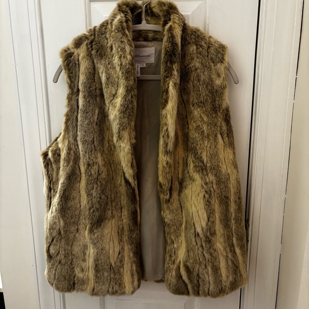 BCBGeneration Y2K Faux Fur Vest in Rabbit Hair. Western. Boho. Festival. Winter